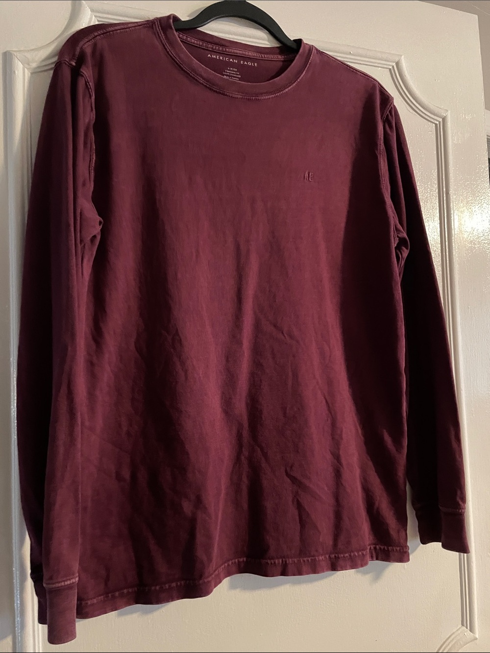 American Eagle Outfitters Men's Long Sleeve Tee in Burgundy